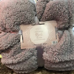 Ulta plush throw